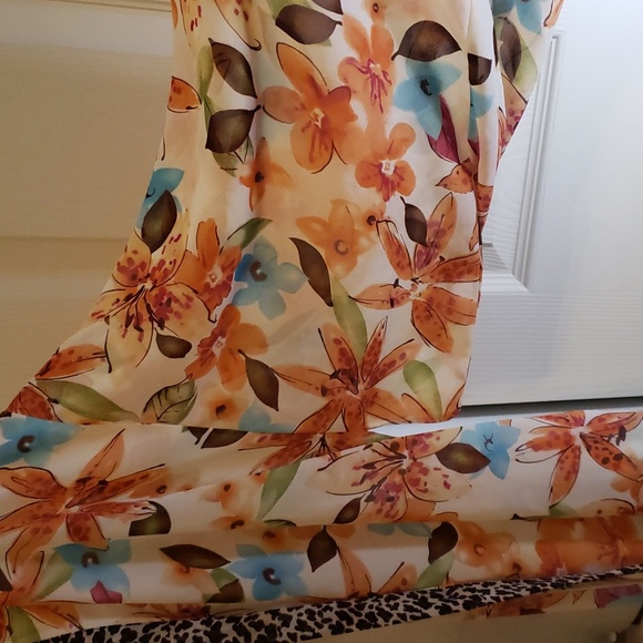 Leppard and Floral Print Robe. Valerie Steven's Intimates M. - Picture 3 of 4